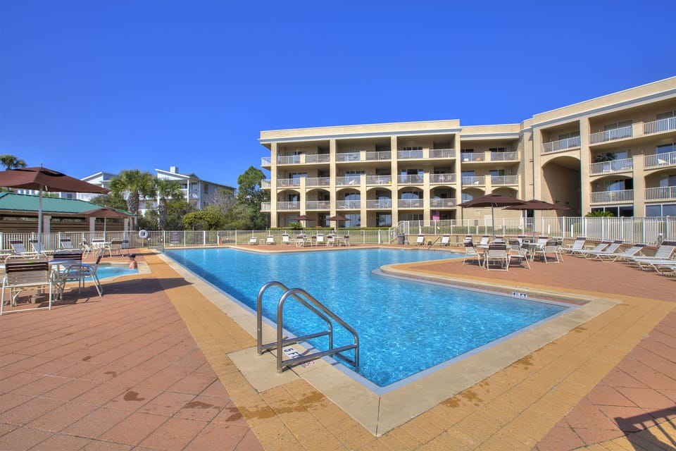San-Remo-Pool_alt