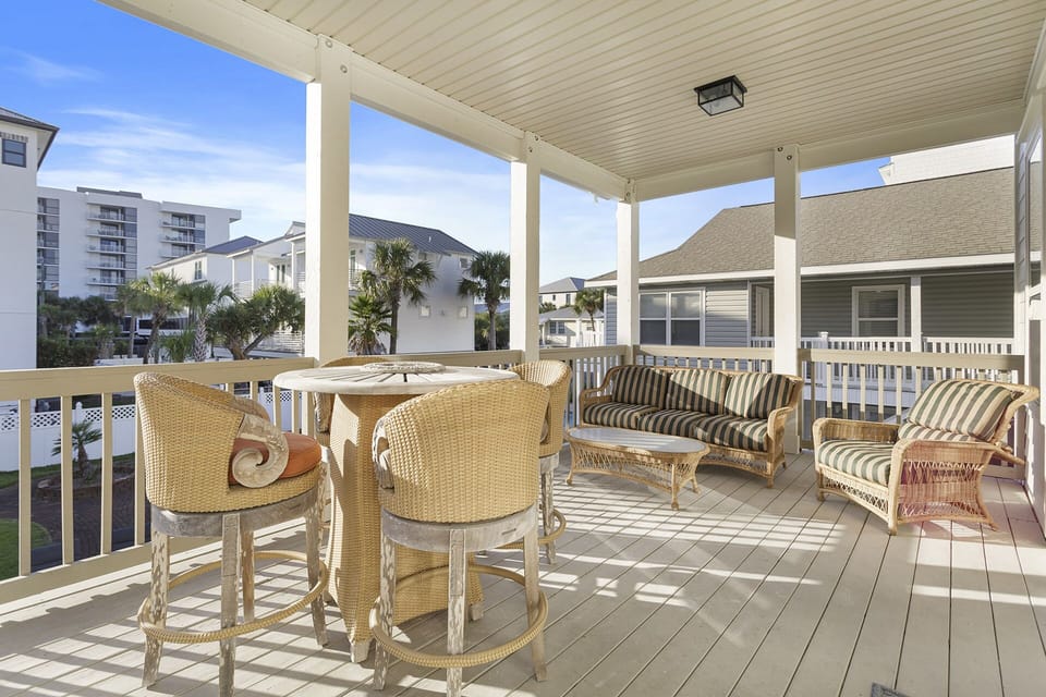 23-Whitesand-Main-Balcony