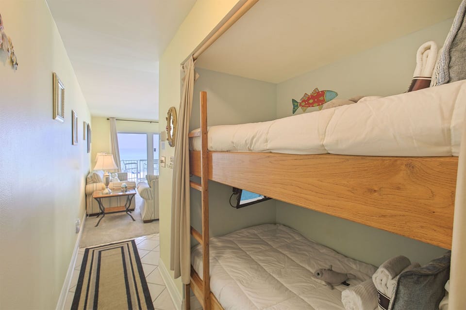 20-Commodores-Retreat-207-Bunks
