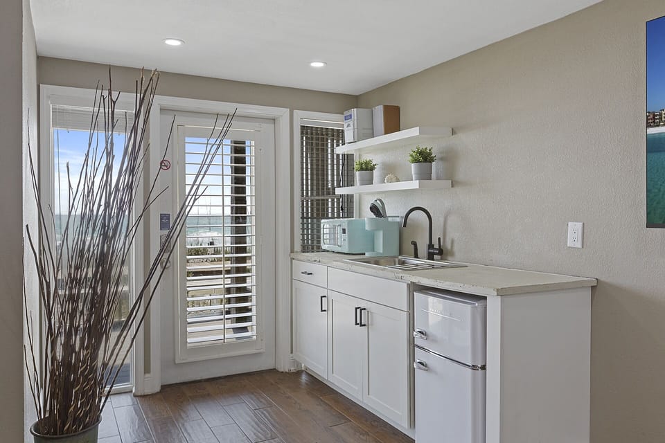 Costa Del Sol B3 Kitchenette