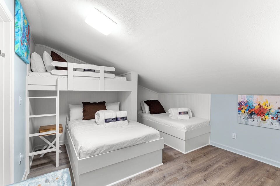 Windancer 410 Guest Bedroom Alt