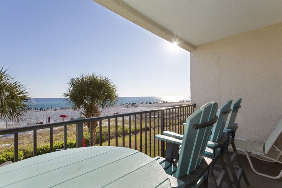 22-Windancer-208-Balcony-Alt