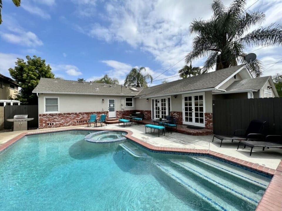 In-ground Pool and Jacuzzi