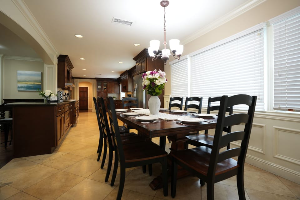 Gourmet Kitchen Breakfast Nook looking into Kitchen