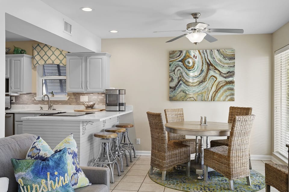 24-Pelican-Place-Dining