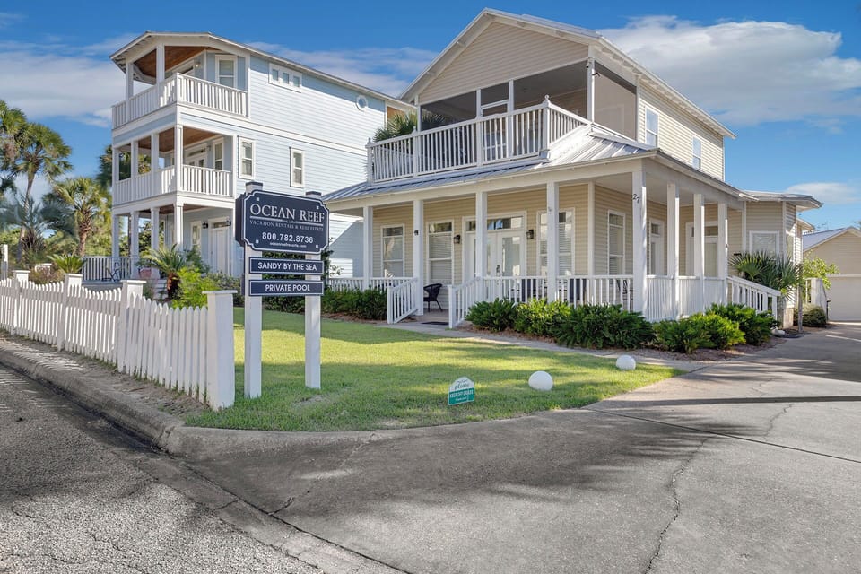 Sandy By The Sea Exterior