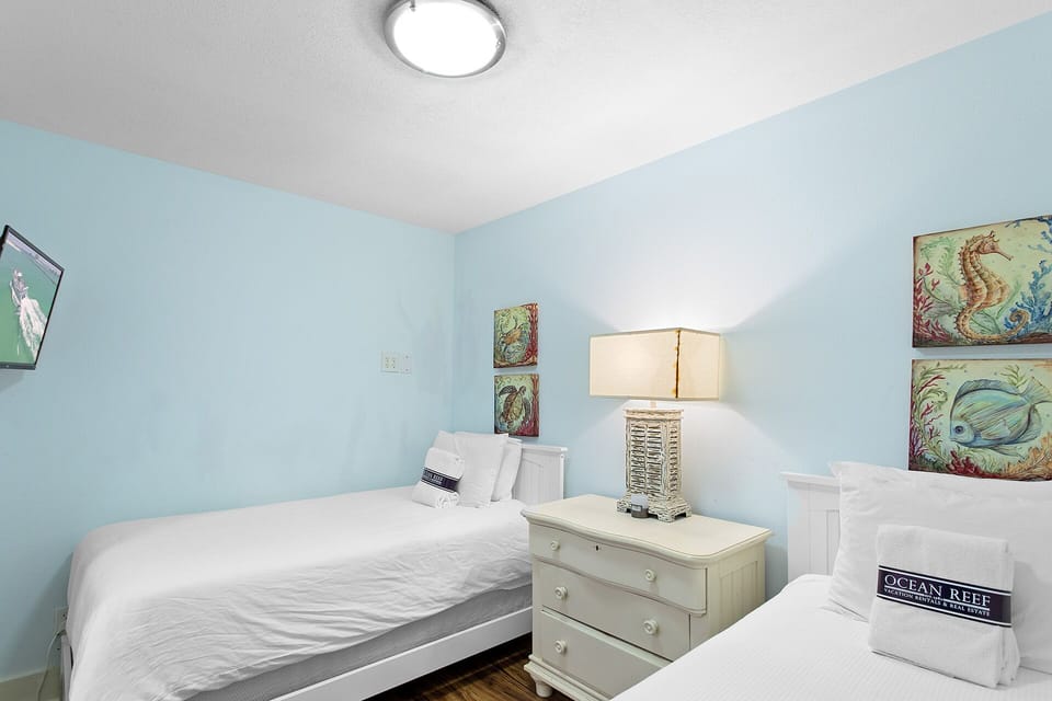 24-Shoreline-Villas-11-Guest-Bedroom-2