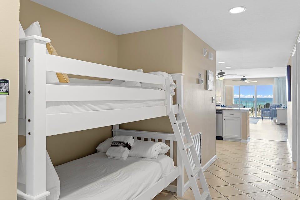 Amalfi Coast 415B Bunks