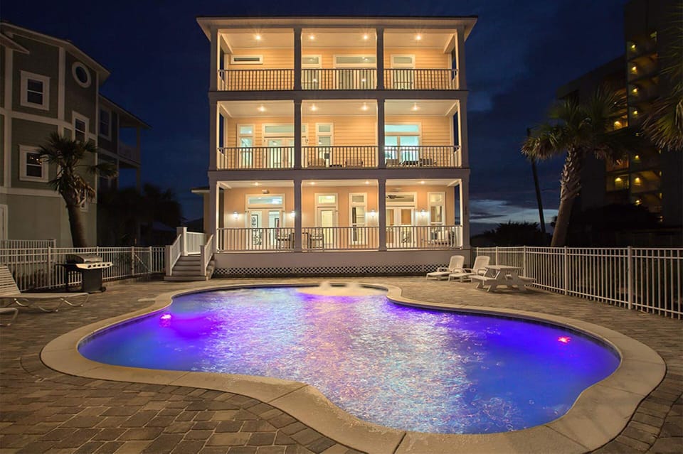 Custom Lit Private Pool! 