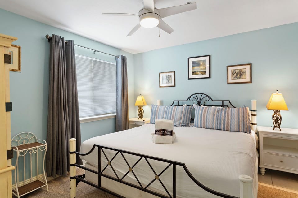 22-Commodores-Retreat-206-Bedroom