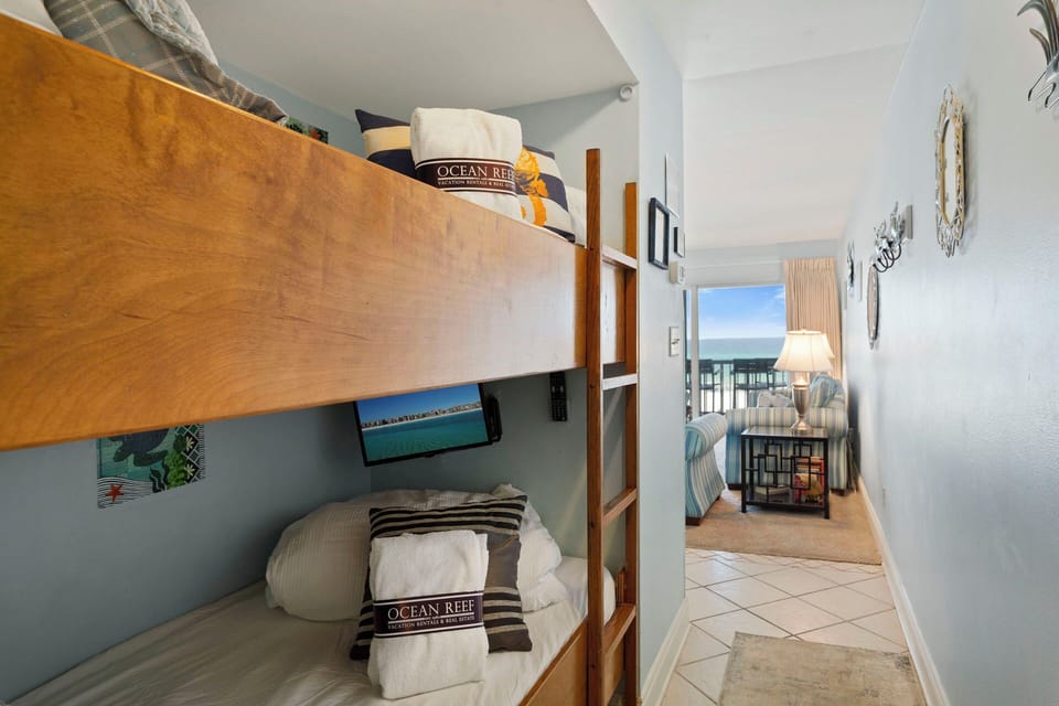 22-Commodores-Retreat-206-Bunks