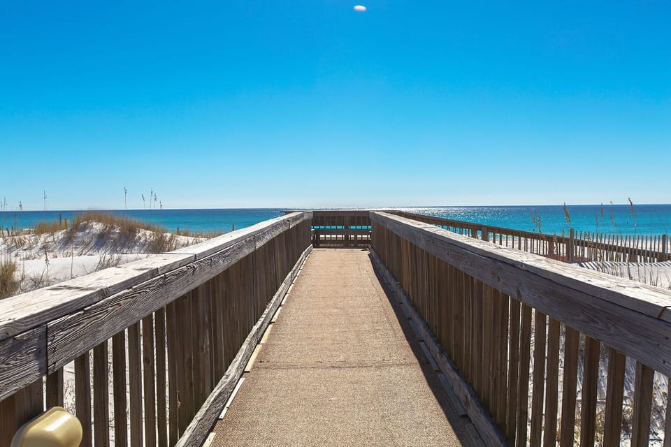 Commodores Retreat Beach Boardwalk Alt