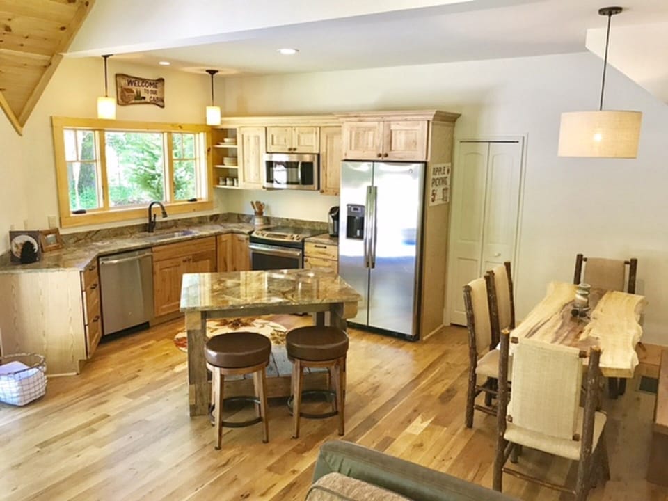fully stocked kitchen with stainless appliances and granite counter tops