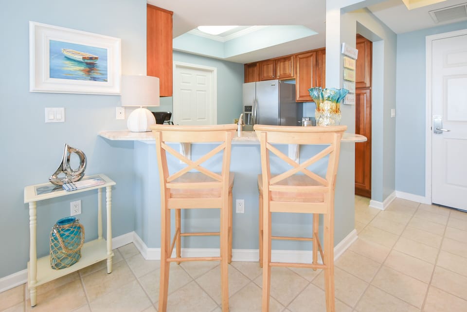 Silver Beach Towers West 805- Breakfast Bar