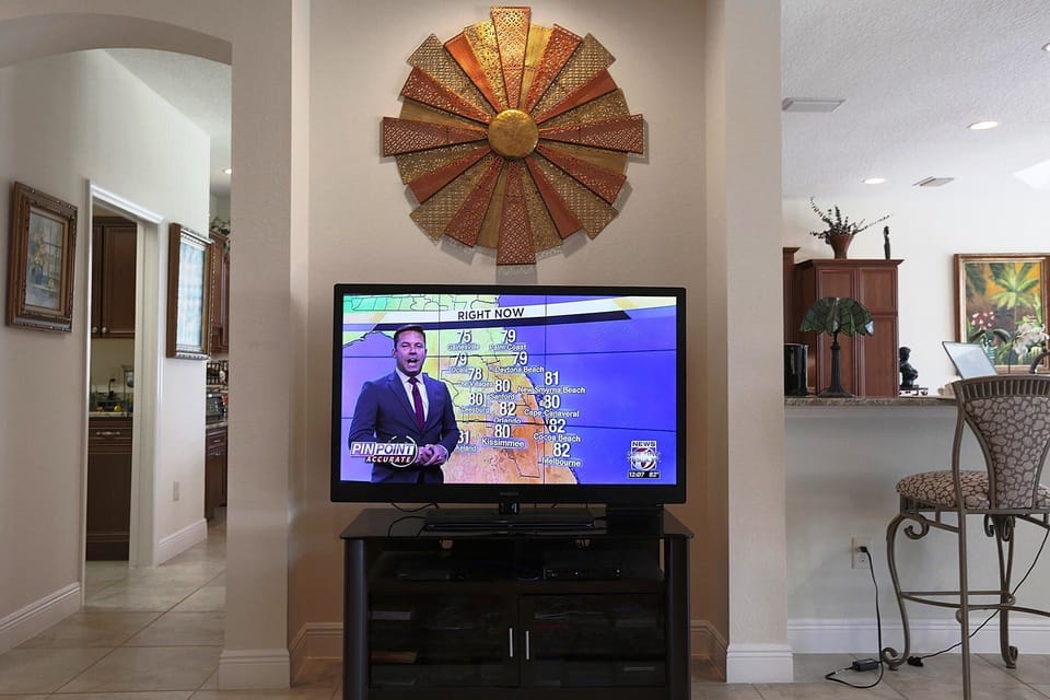 55 inch HD LED TV with access to DVD and Netfilx