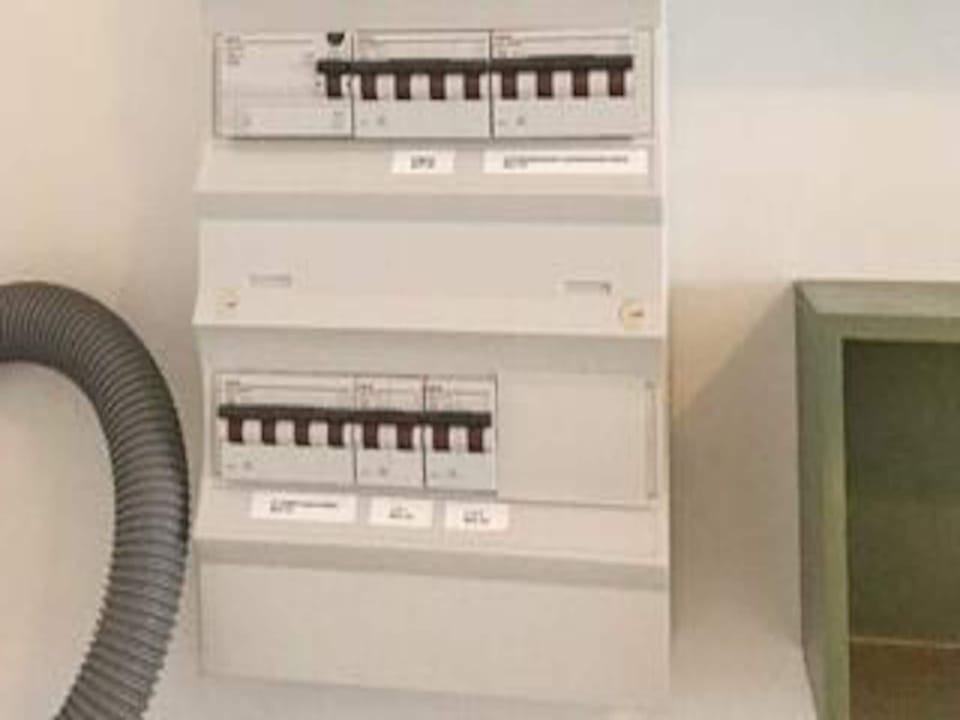 Electricity meter cabinet