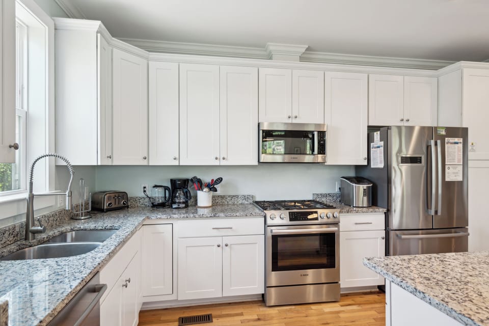 Kitchen W/ Gas Grill