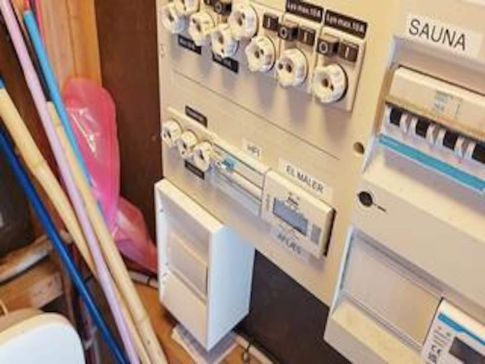 Electricity meter cabinet
