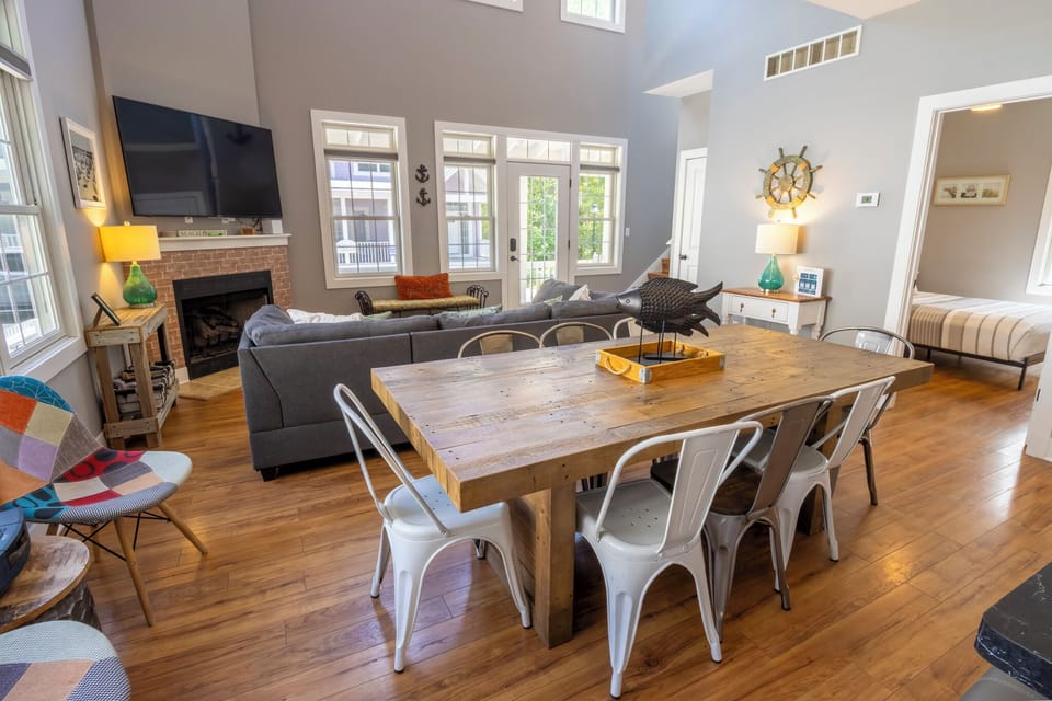 Main Level | Dining | Living Room