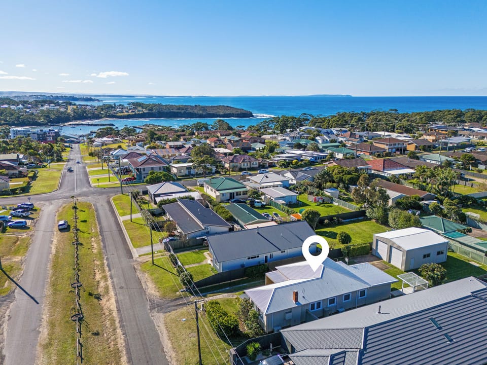 Walk to the harbour, beaches and town centre