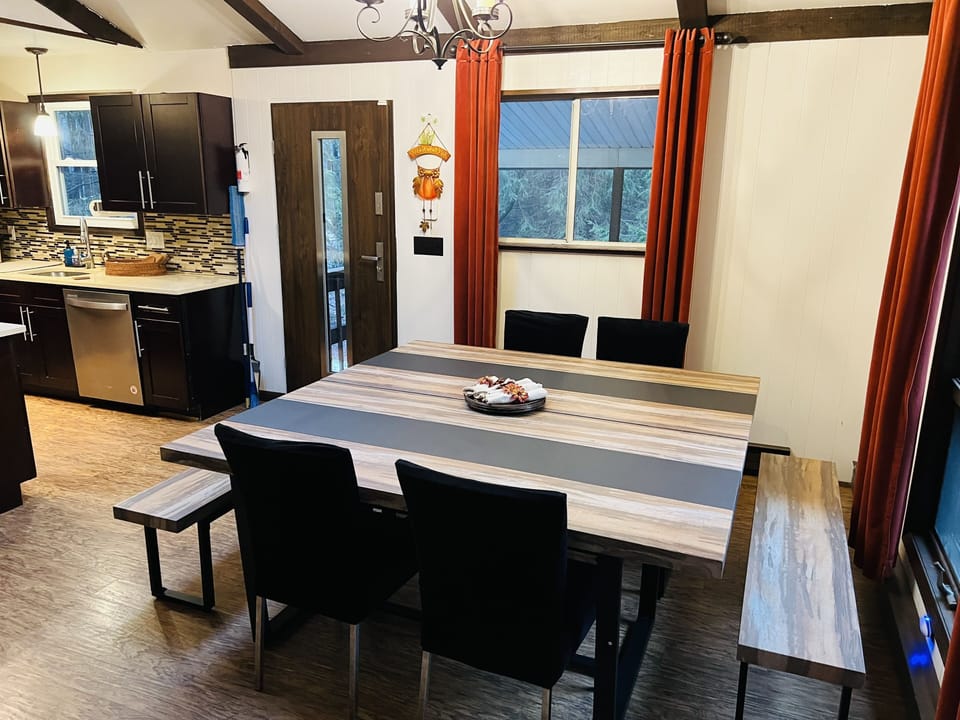 Dining area
2nd floor