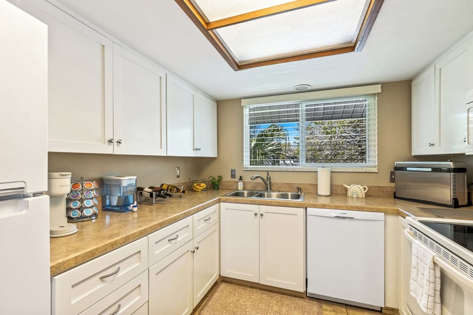 Fully equipped kitchen.