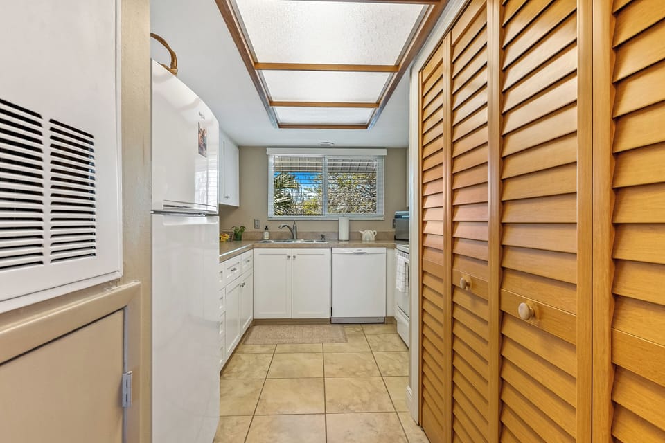 Fully equipped kitchen.