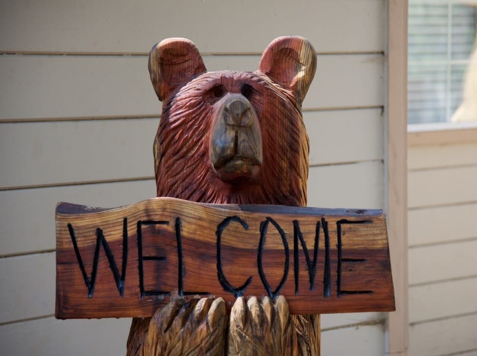   Charley welcomes you to 
"The Great Entertainer"
 