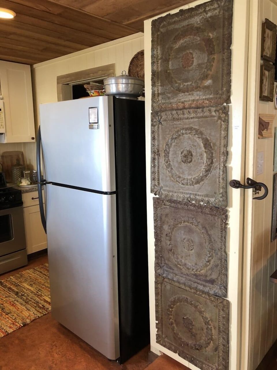 Stainless steel refrigerator with ice maker