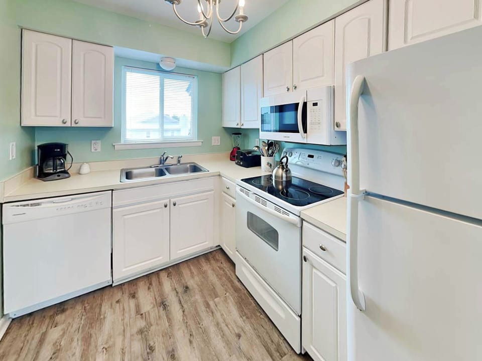 Full Kitchen Including Dishwasher