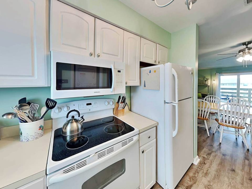 Full Kitchen