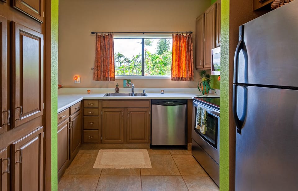 Kamahana 24 - Full kitchen for all your cooking needs at Kamahana 24