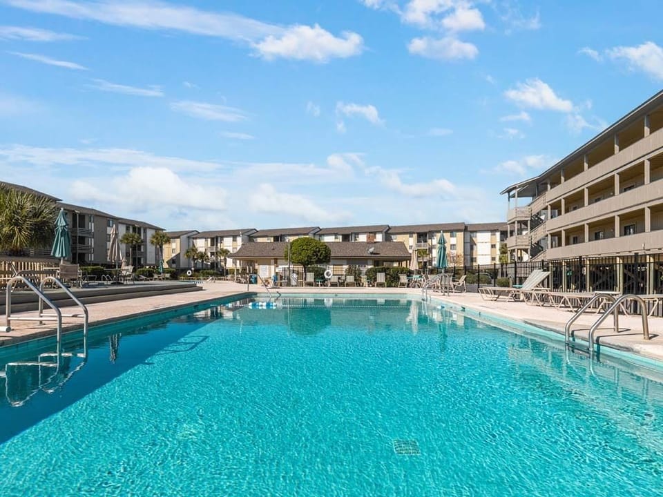Lighthouse point community pool