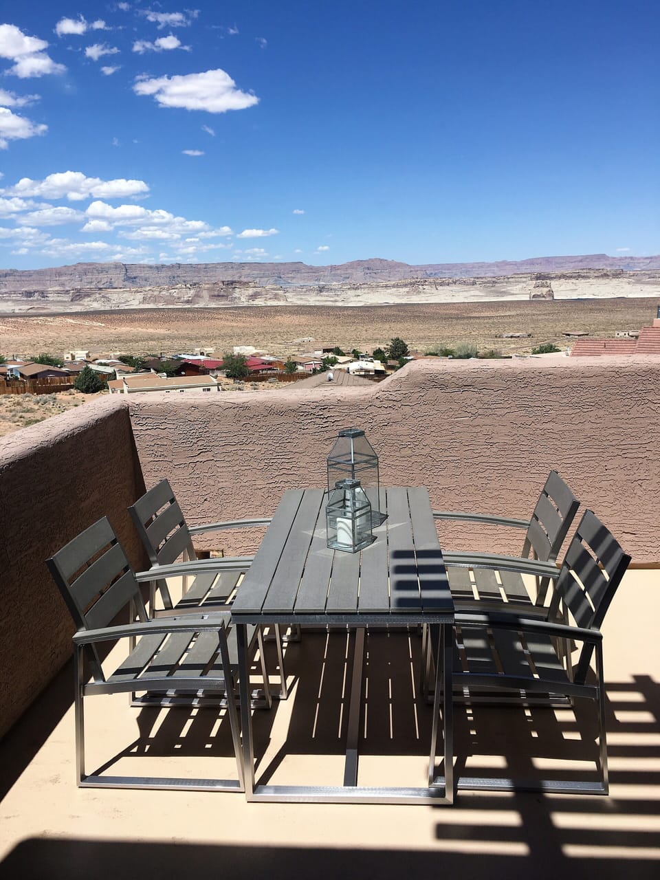 Outdoor dining terrace entry level 