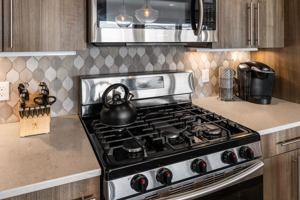 Fully stock kitchen with complimentary Keurig coffee pods
