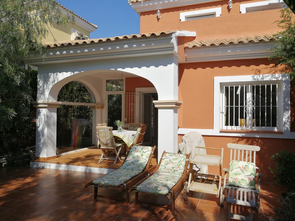 A large outdoor dinning area 
