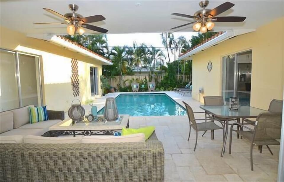 Spectacular Poolside Lounge Early Evening Relaxtion...
