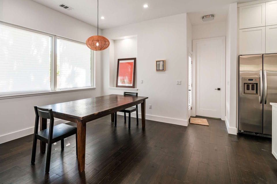 The pictures of your gourmet meals will look great with the natural lighting pouring in!