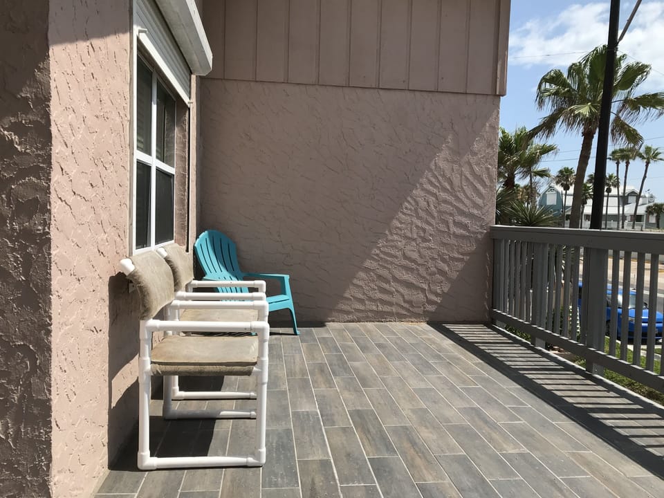 front deck overlooking the Gulf of Mexico