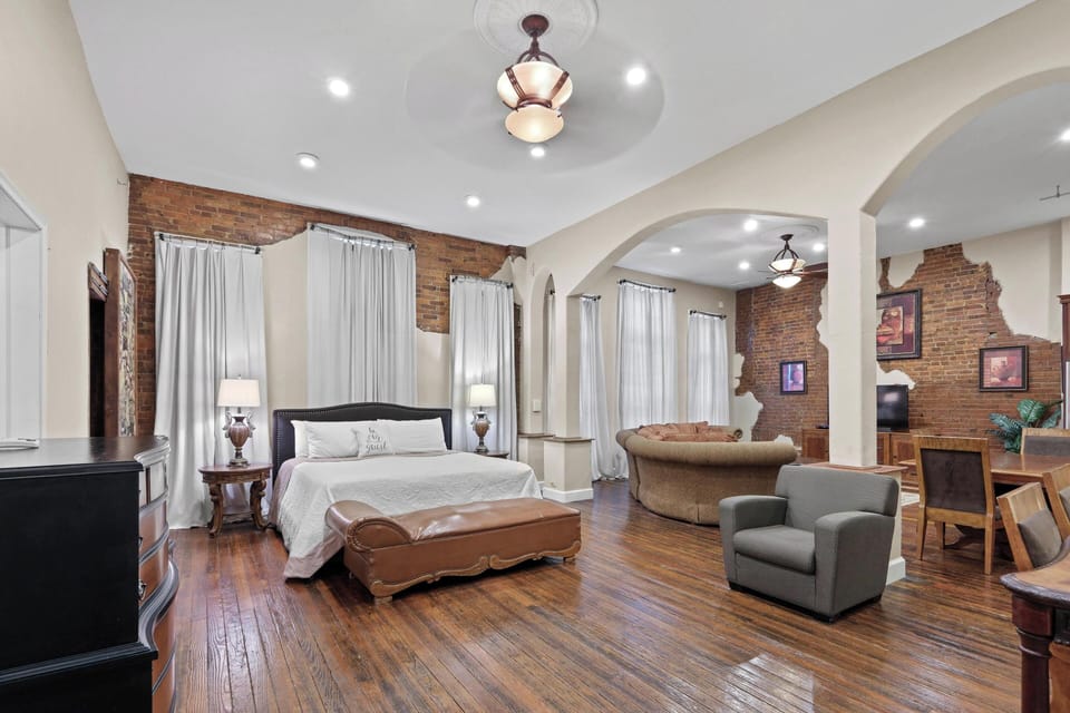 900 sq. ft. great room
