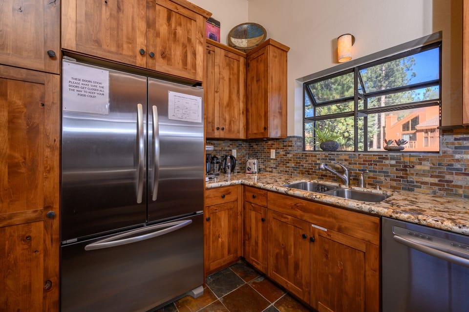 Spacious French door refrigerator 
