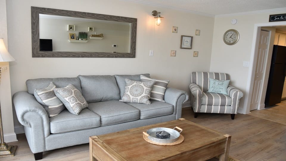 Cute & Cozy beach unit. 