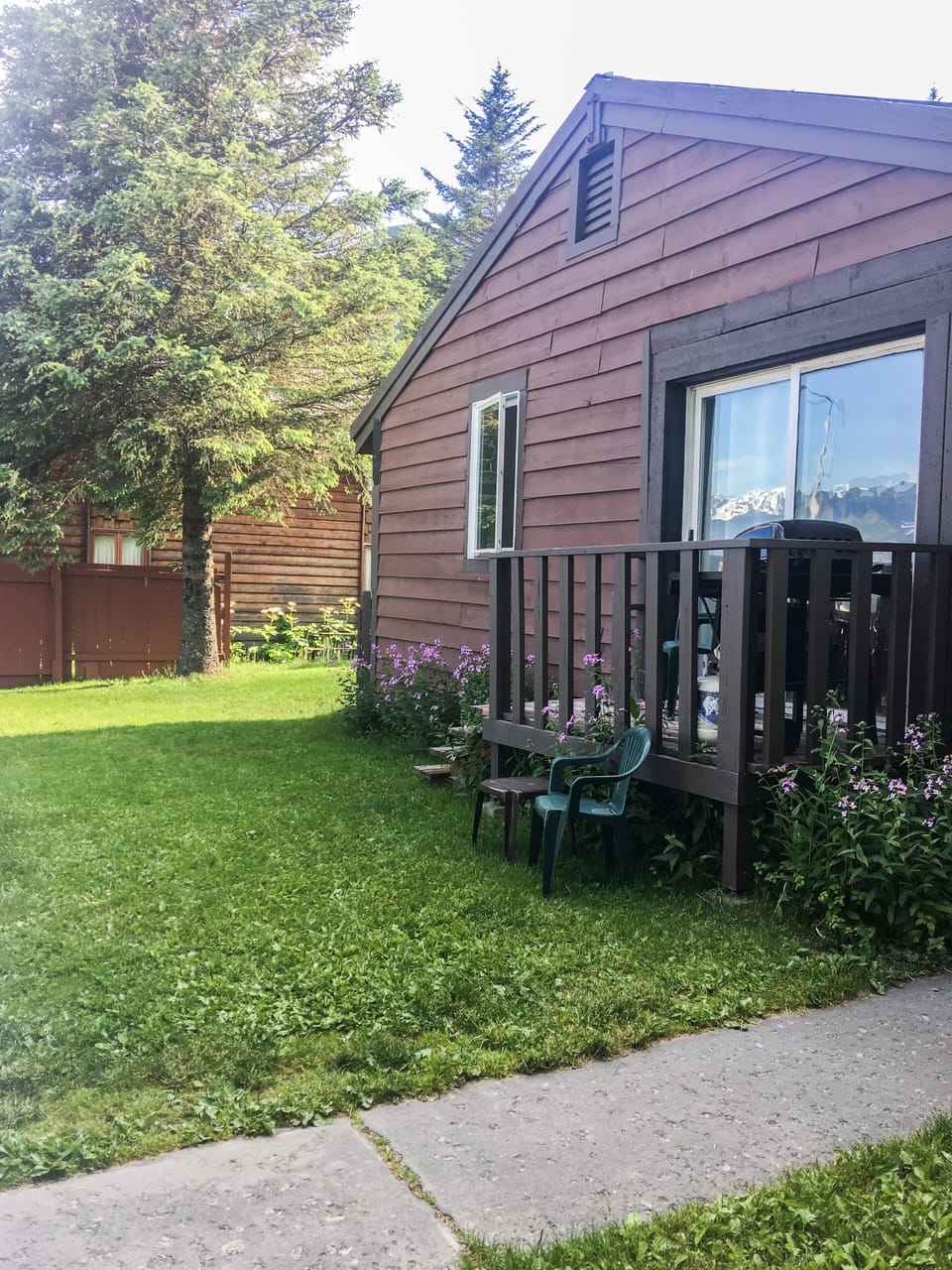 Porch located in the front of the house with access from the Livingroom.