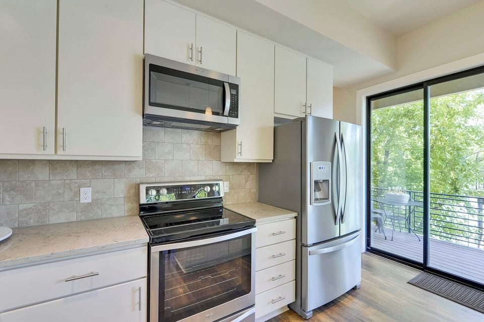 Kitchen - Walker Luxury Vacation Rentals