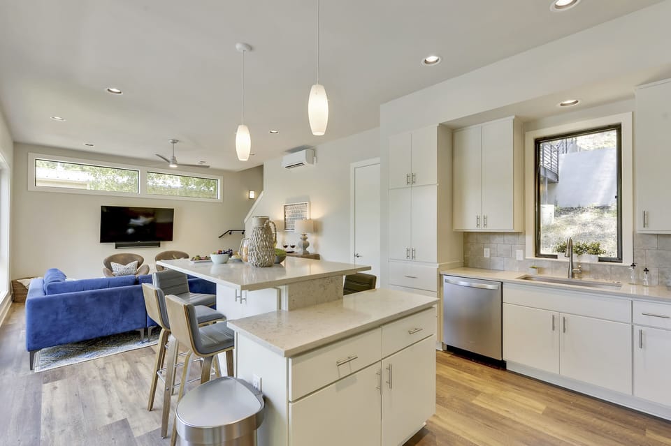 Dining Area - Walker Luxury Vacation Rentals