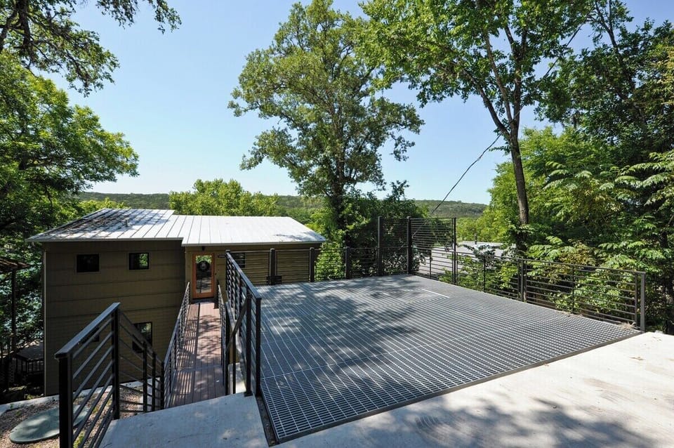 Driveway/Parking - Walker Luxury Vacation Rentals