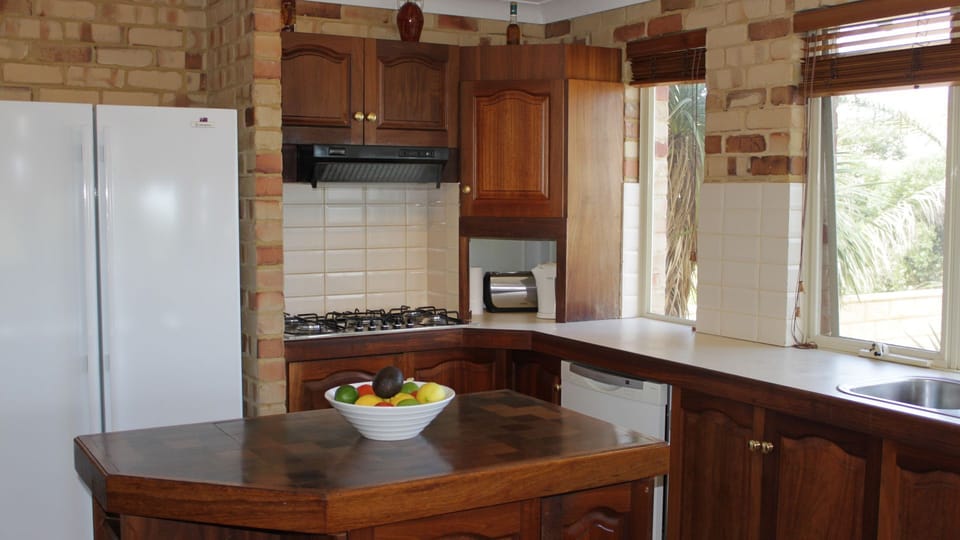 Kitchen - with all modern appliances