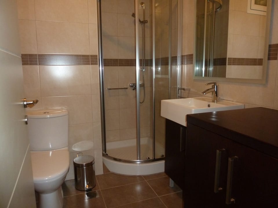 Fully equipped modern bathroom