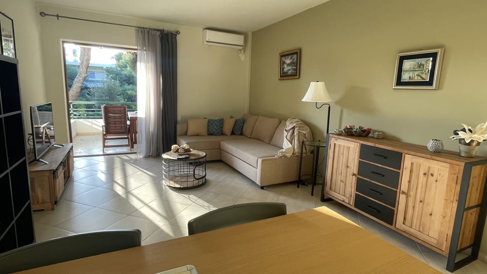 Large and modern, warm and cozy living room with garden view