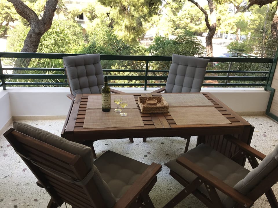 For peaceful moments - comfortable reclining chairs with expandable table